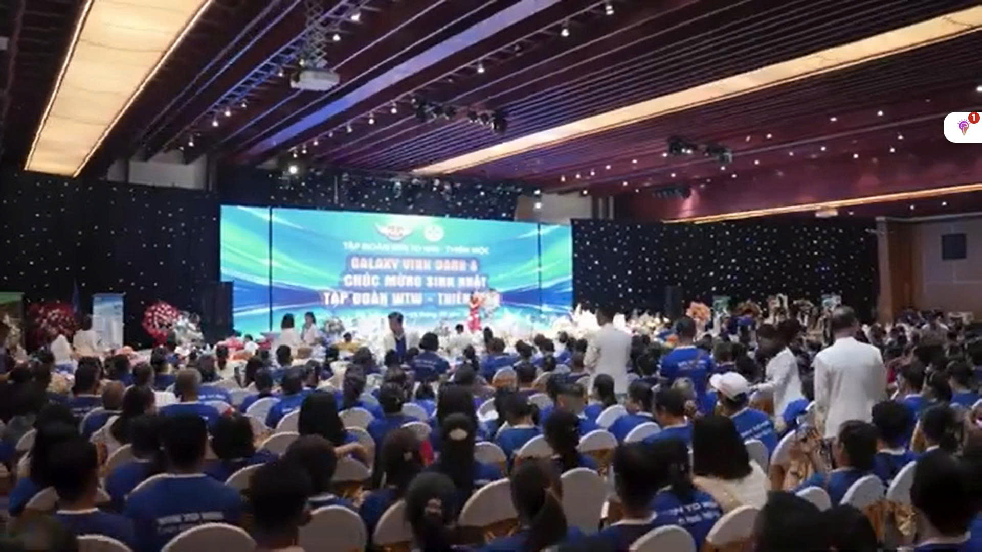 Coach Quyên đồng hành cùng cộng đồng trong sự kiện vinh danh