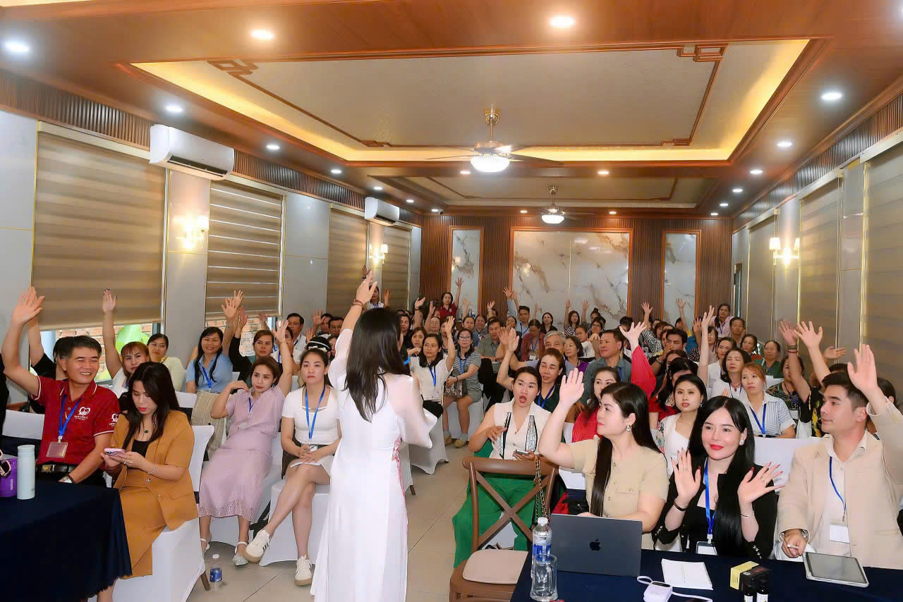 Hội trường cộng đồng Healthy Freedom Woman